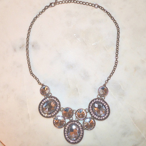Jewelry - Crystal Statement Necklace (Discounted Shipping🚚)